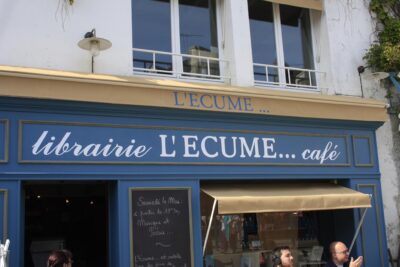 Devanture de la Librairie L'écume à Groix en Bretagne